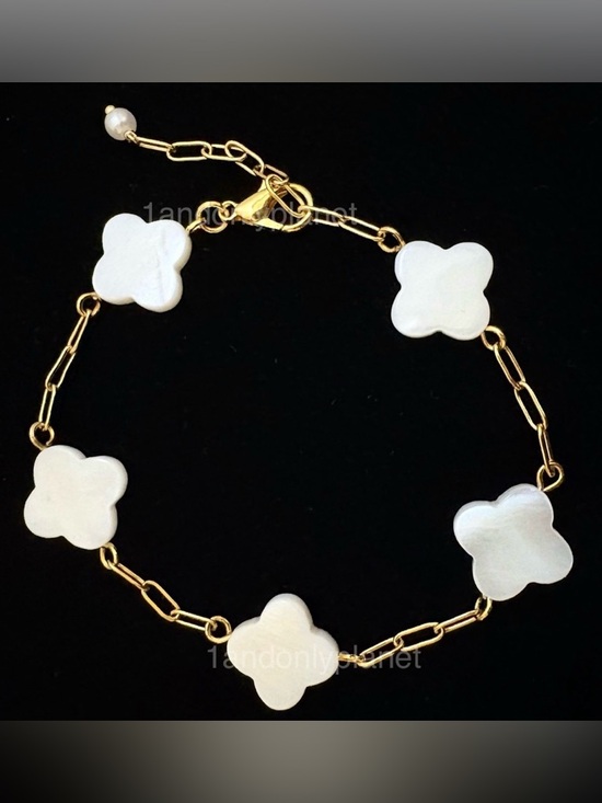 Jewelry - 🌹HP🌹✨NEW✨Large Size Mother of Pearl Shell Cross Flower Beads Beacelet